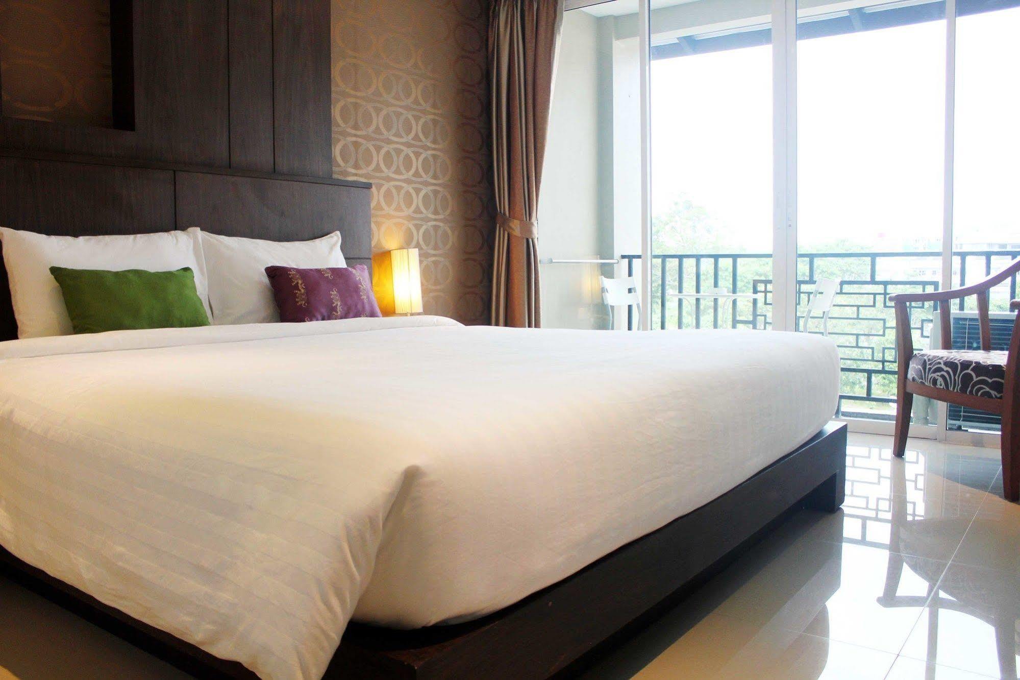 Lub Sbuy House Hotel - Sha Phuket Bagian luar foto