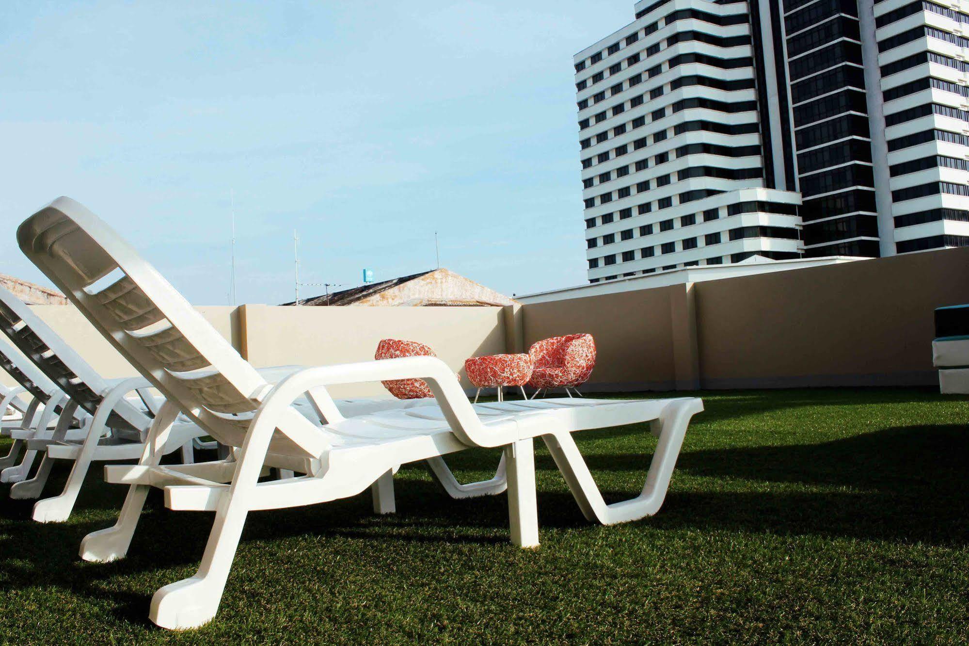 Lub Sbuy House Hotel - Sha Phuket Bagian luar foto