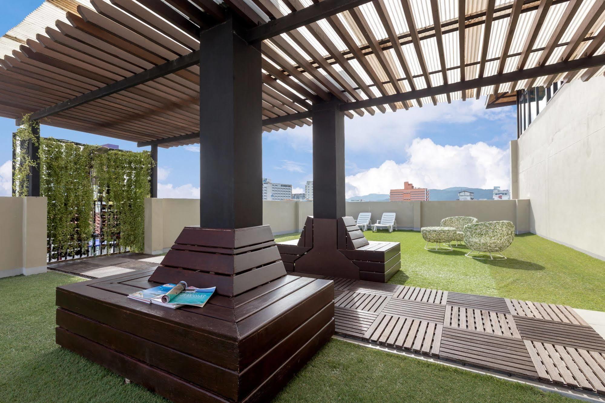 Lub Sbuy House Hotel - Sha Phuket Bagian luar foto