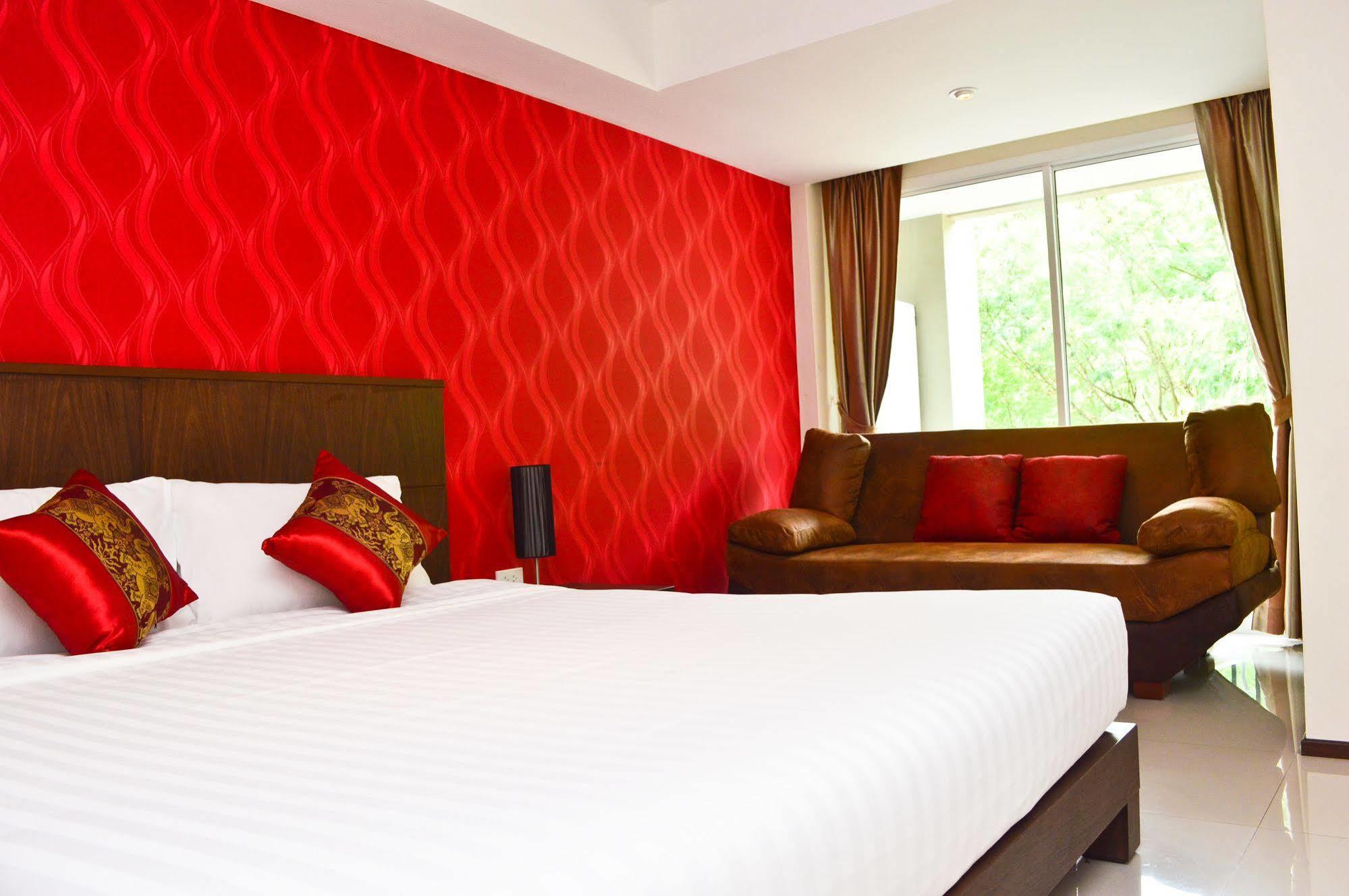 Lub Sbuy House Hotel - Sha Phuket Bagian luar foto