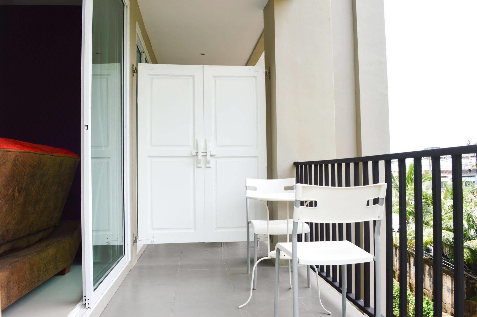 Lub Sbuy House Hotel - Sha Phuket Bagian luar foto