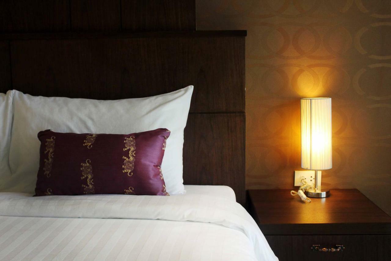 Lub Sbuy House Hotel - Sha Phuket Bagian luar foto